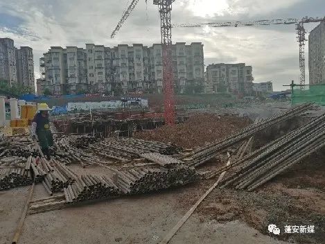 蓬安幸福里小区建设工程施工持续进行中